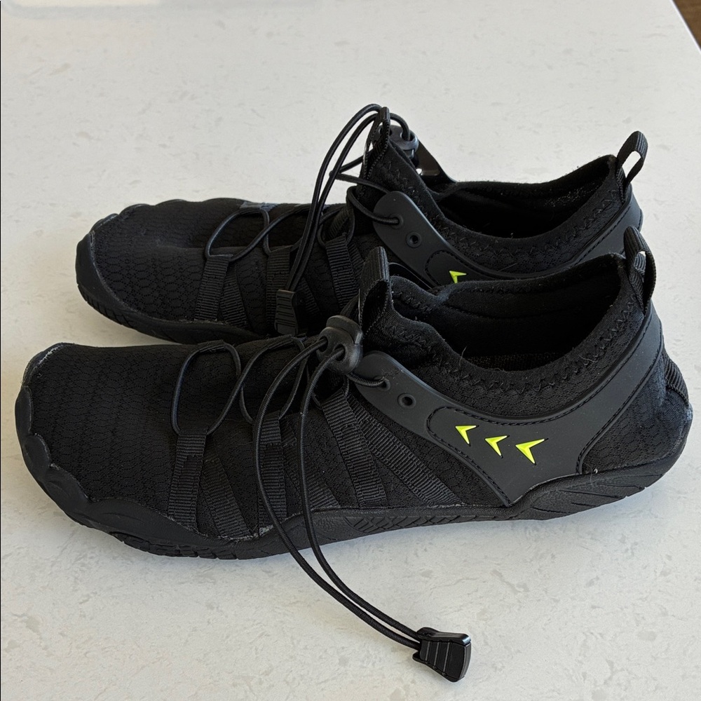 Hike Footwear Black orthopedic shoes designed for comfort and balance
